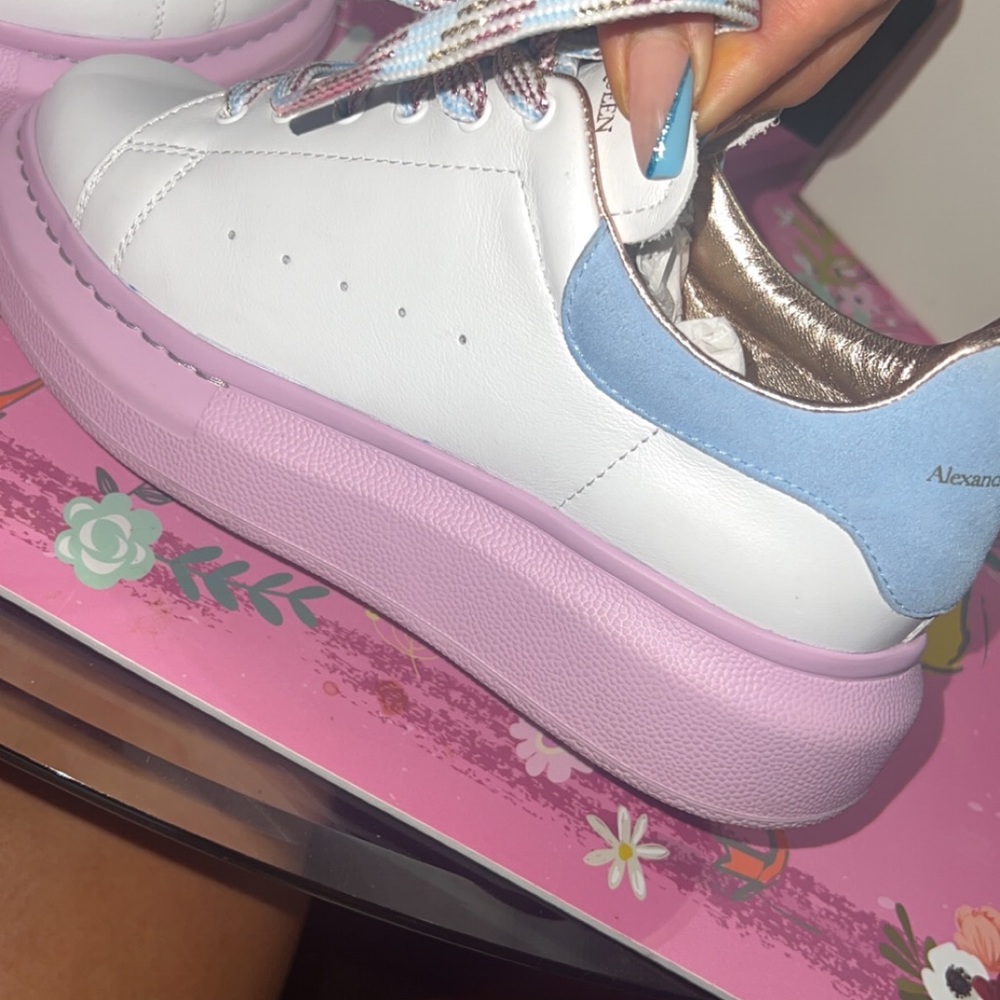 Girls size 33 which is a size 1 Alexander McQueen Sneakers